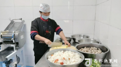 <b><b>甘肃两当县立异家长参取食堂运营办理守护学生</b></b>